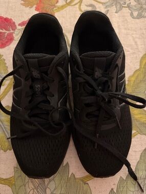 New Balance Women’s 520 Sneakers 8W- Black